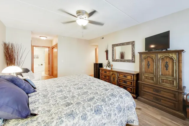 $500,000 | 200 West Campbell Street, Unit 608, Arlington Heights, IL 60005