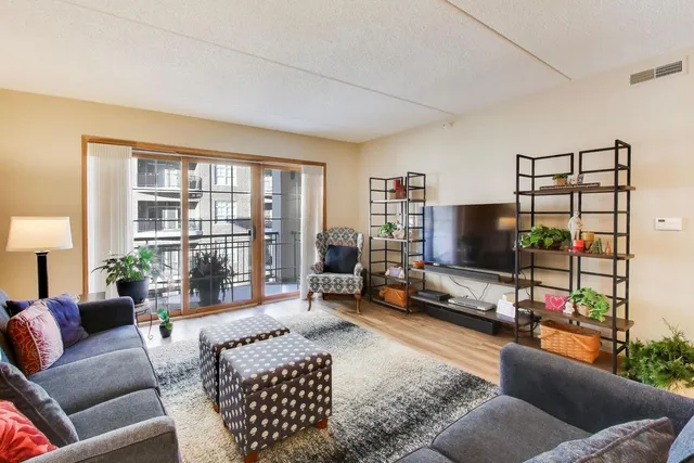 $500,000 | 200 West Campbell Street, Unit 608, Arlington Heights, IL 60005