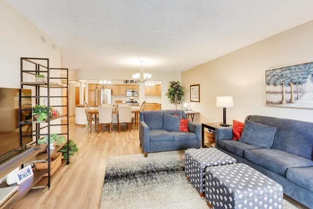 $500,000 | 200 West Campbell Street, Unit 608, Arlington Heights, IL 60005