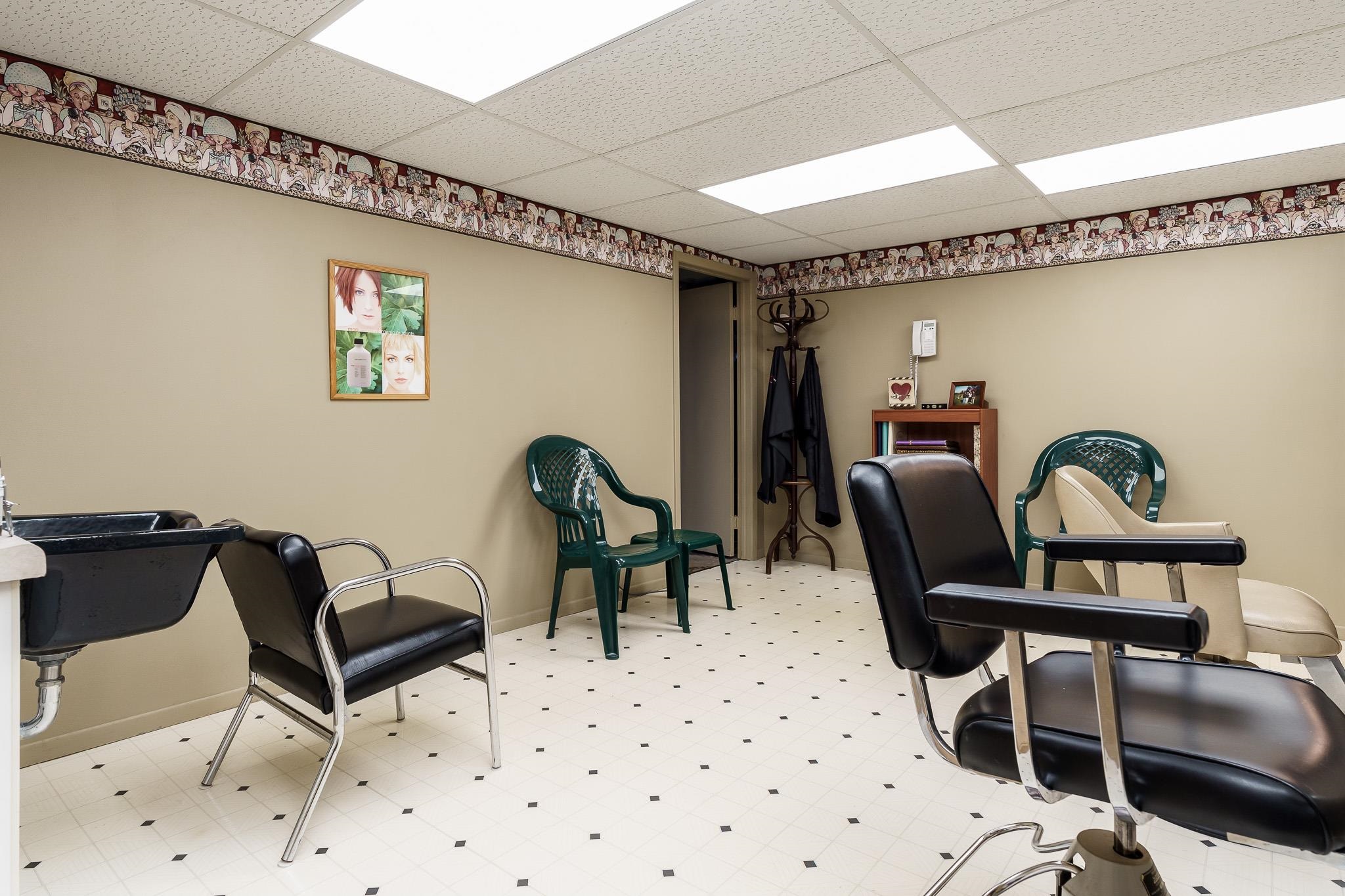 11748 Cedarbrook Road Roscoe, IL 61073 - Photo 37 of 50 a view of a livingroom with furniture