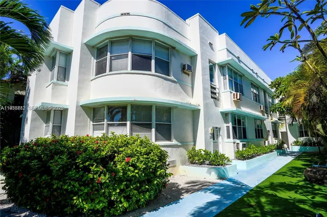 $2,000 | 319 West 28th Street, Unit 9, Miami Beach, FL 33140