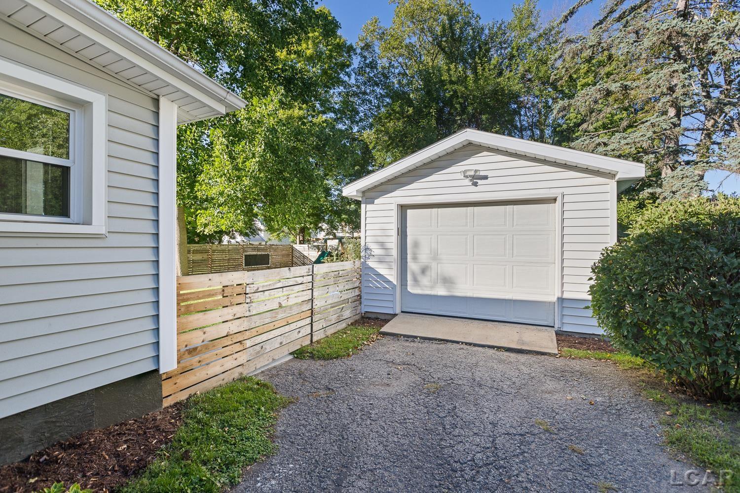129 East Butler Street Adrian, MI 49221 - Photo 30 of 38 Gallery Image 30