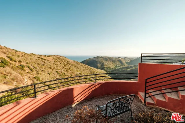 $1,295,000 | 3029 Sequit Drive, Malibu, CA 90265