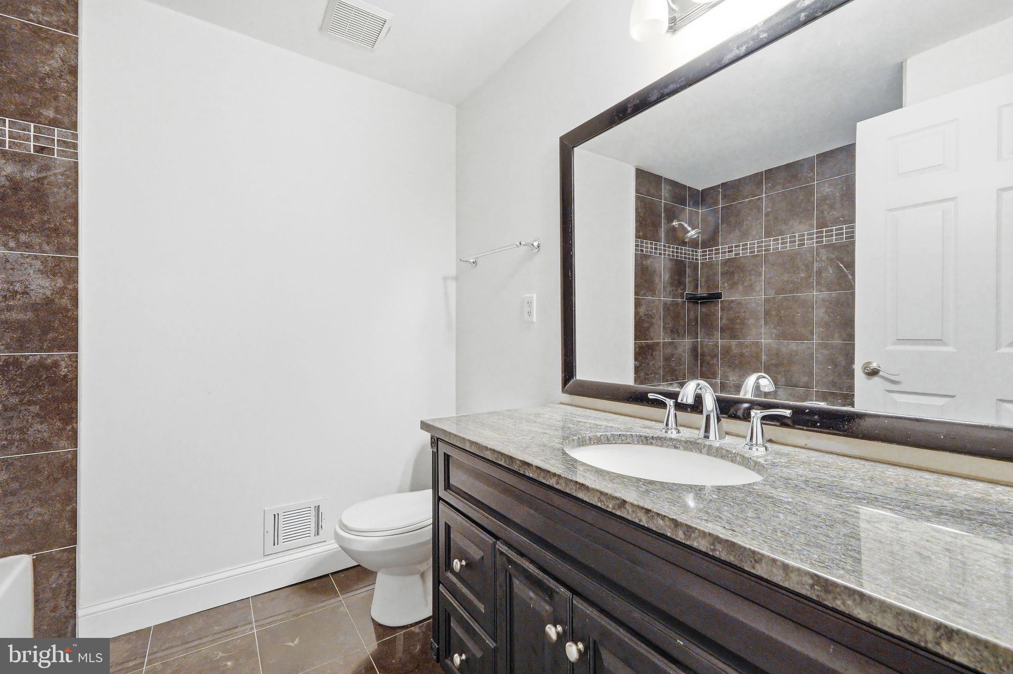 7021 Bedrock Road Alexandria, VA 22306 - Photo 20 of 40 Upper Level Hall Bath w/ Italian Tile Floors