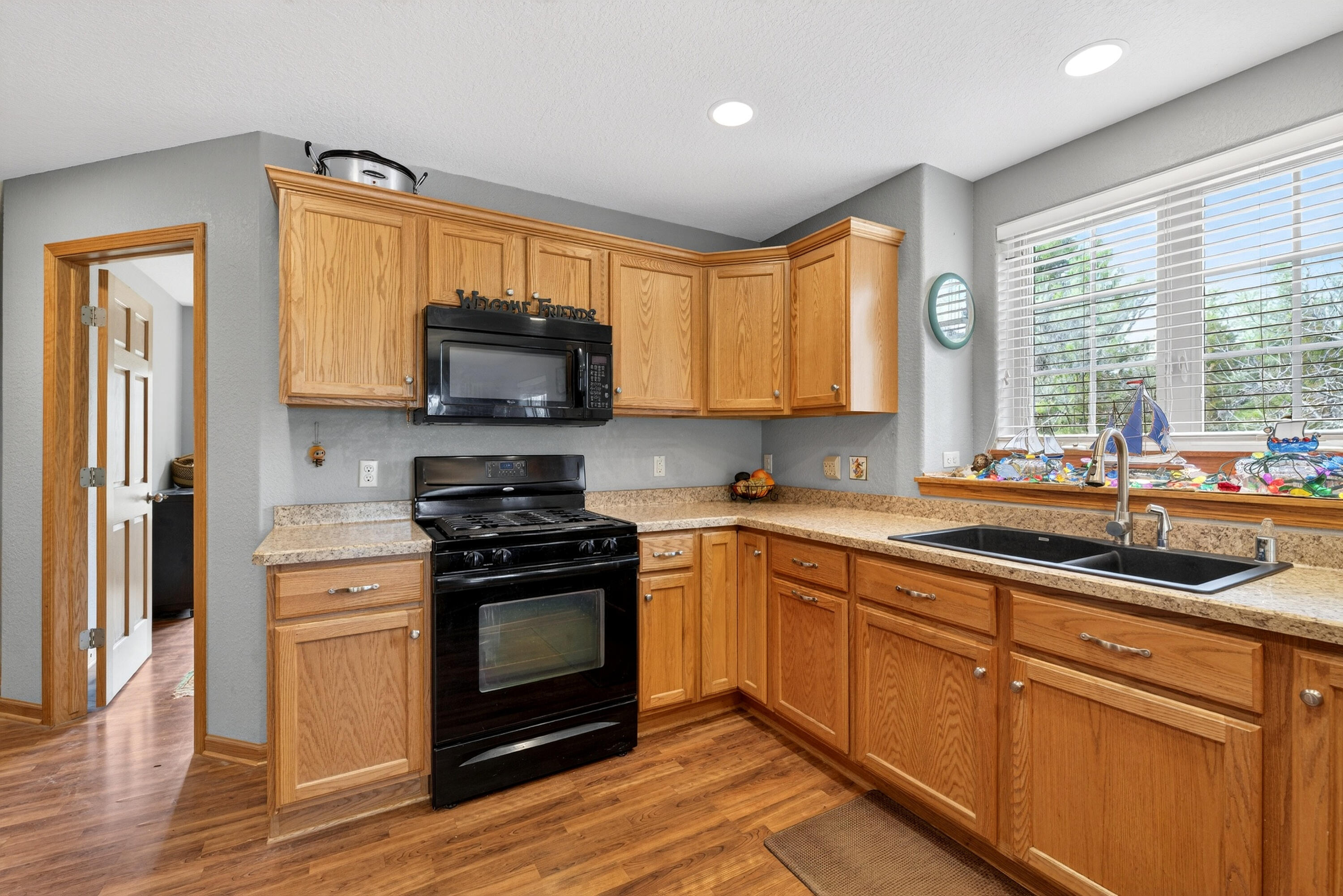 760 Mill Pond Road Dousman, WI 53118 - Photo 15 of 81 Kitchen Pic 4