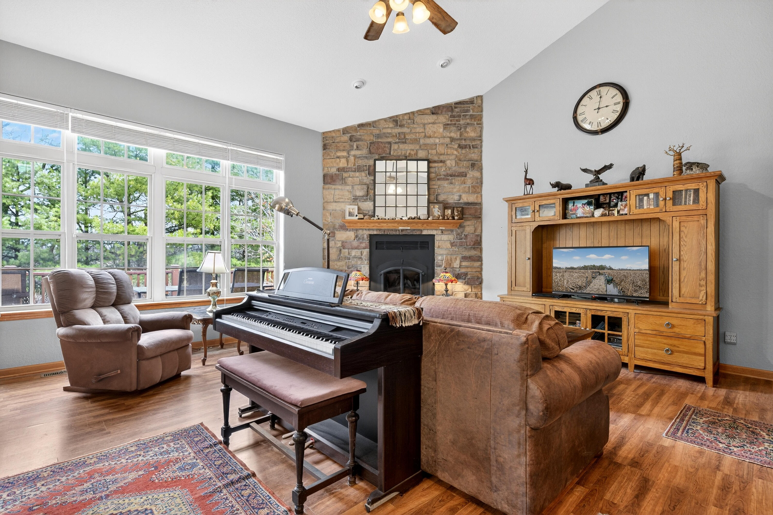 760 Mill Pond Road Dousman, WI 53118 - Photo 22 of 81 Living/Great Room Pic 3