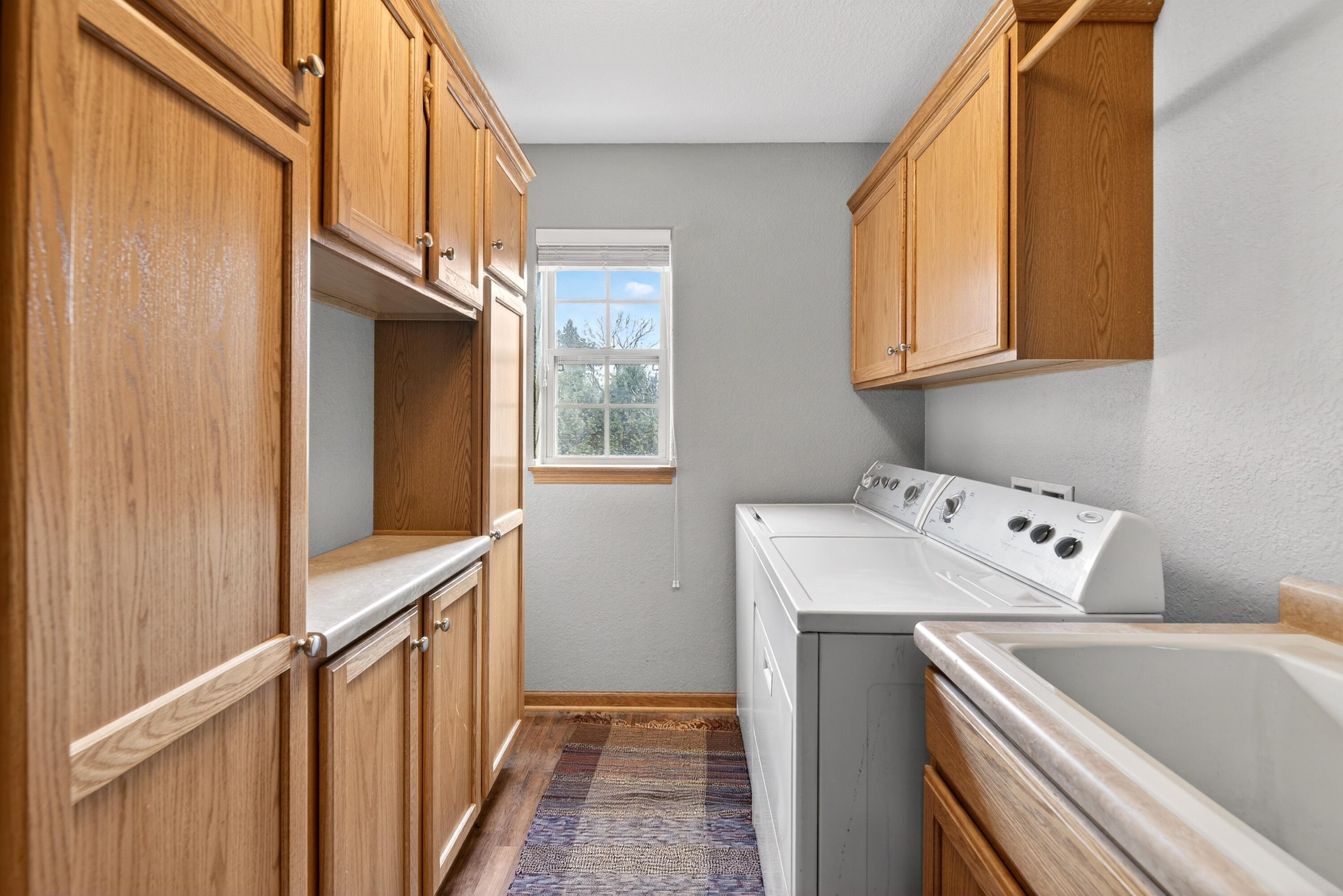 760 Mill Pond Road Dousman, WI 53118 - Photo 38 of 81 Main Level Laundry Pic 2