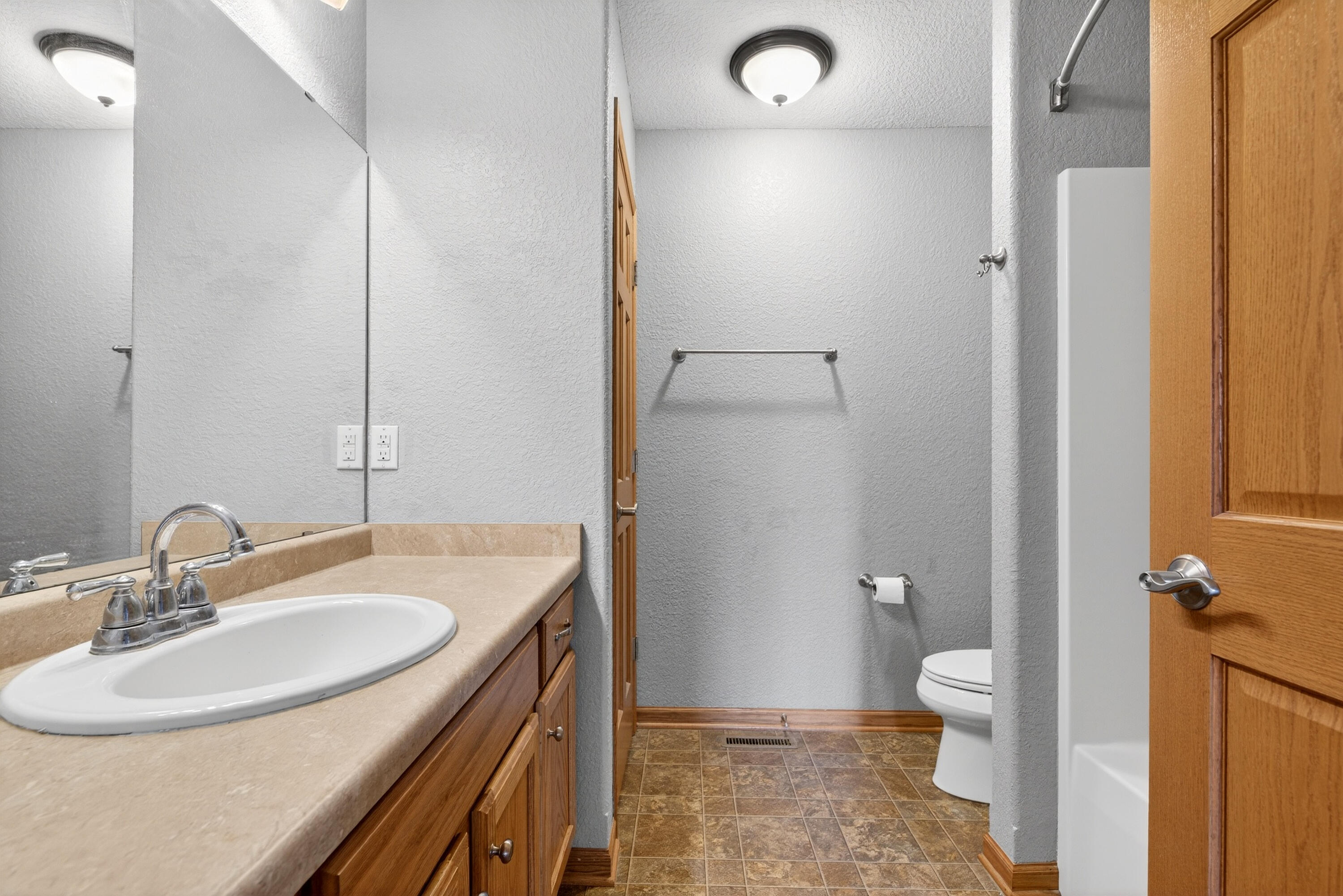 760 Mill Pond Road Dousman, WI 53118 - Photo 47 of 81 Upper Full Bath Pic 1