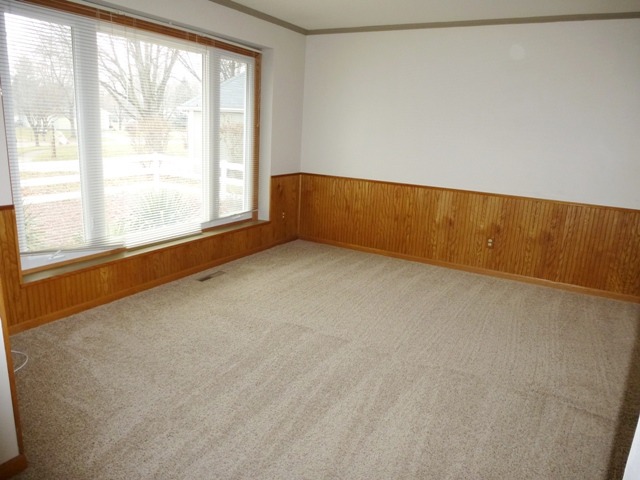 6 Crofton Road Oswego, IL 60543 - Photo 2 of 24 an empty room with a window
