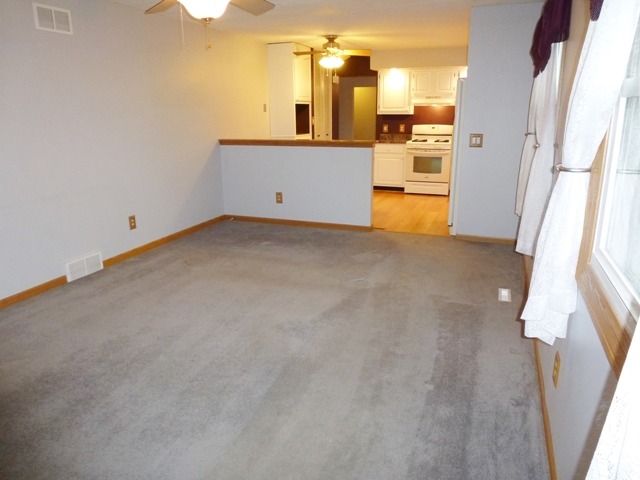 6 Crofton Road Oswego, IL 60543 - Photo 5 of 24 a view of a kitchen and a kitchen