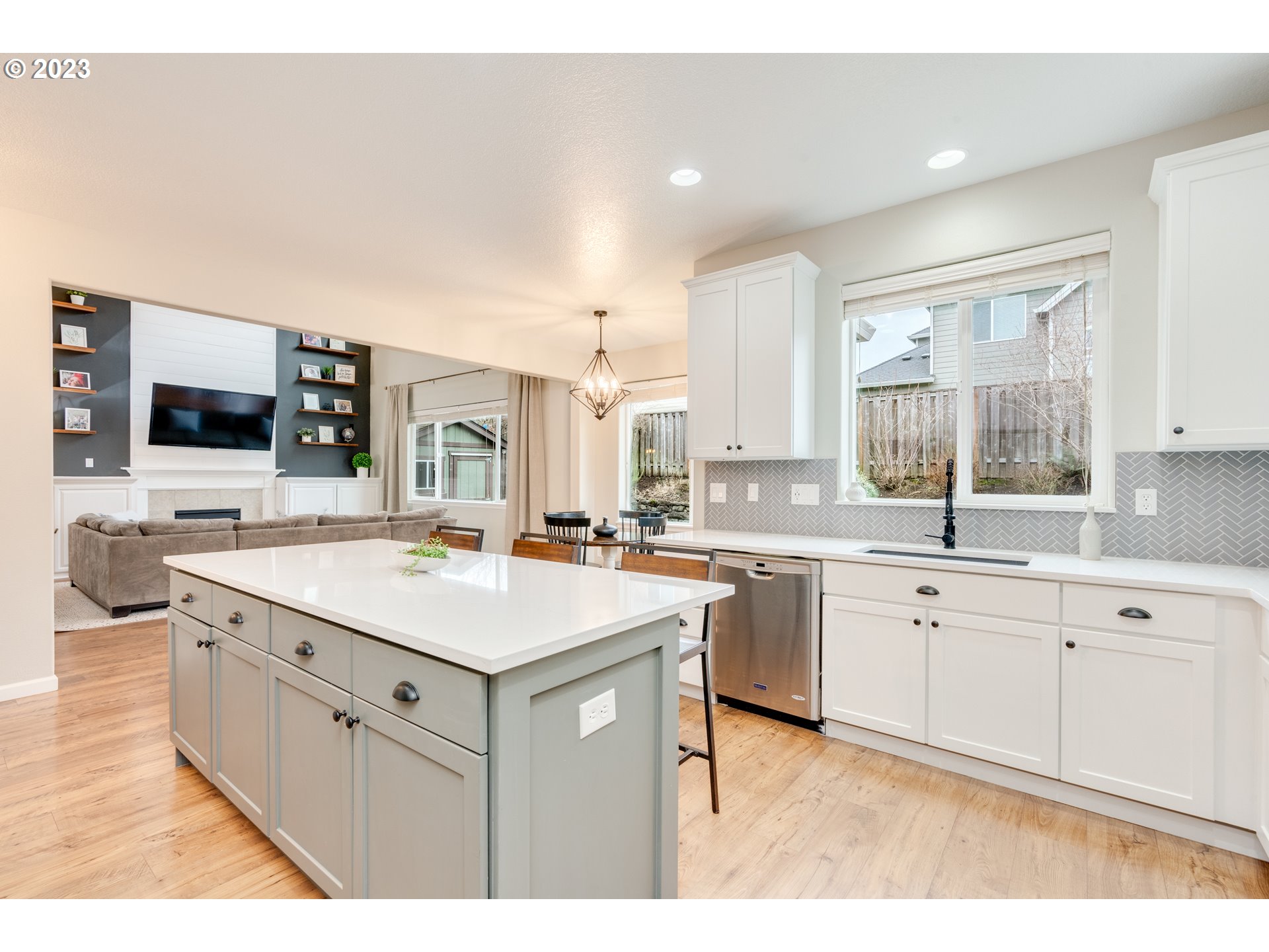 16270 Southeast Jasper Drive Damascus, OR 97089 - Photo 11 of 32 a kitchen with a sink stove and cabinets