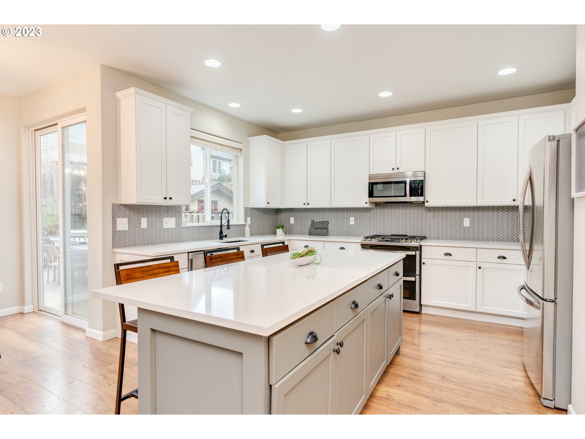 16270 Southeast Jasper Drive Damascus, OR 97089 - Photo 12 of 32 a kitchen with a sink a stove a refrigerator and cabinets