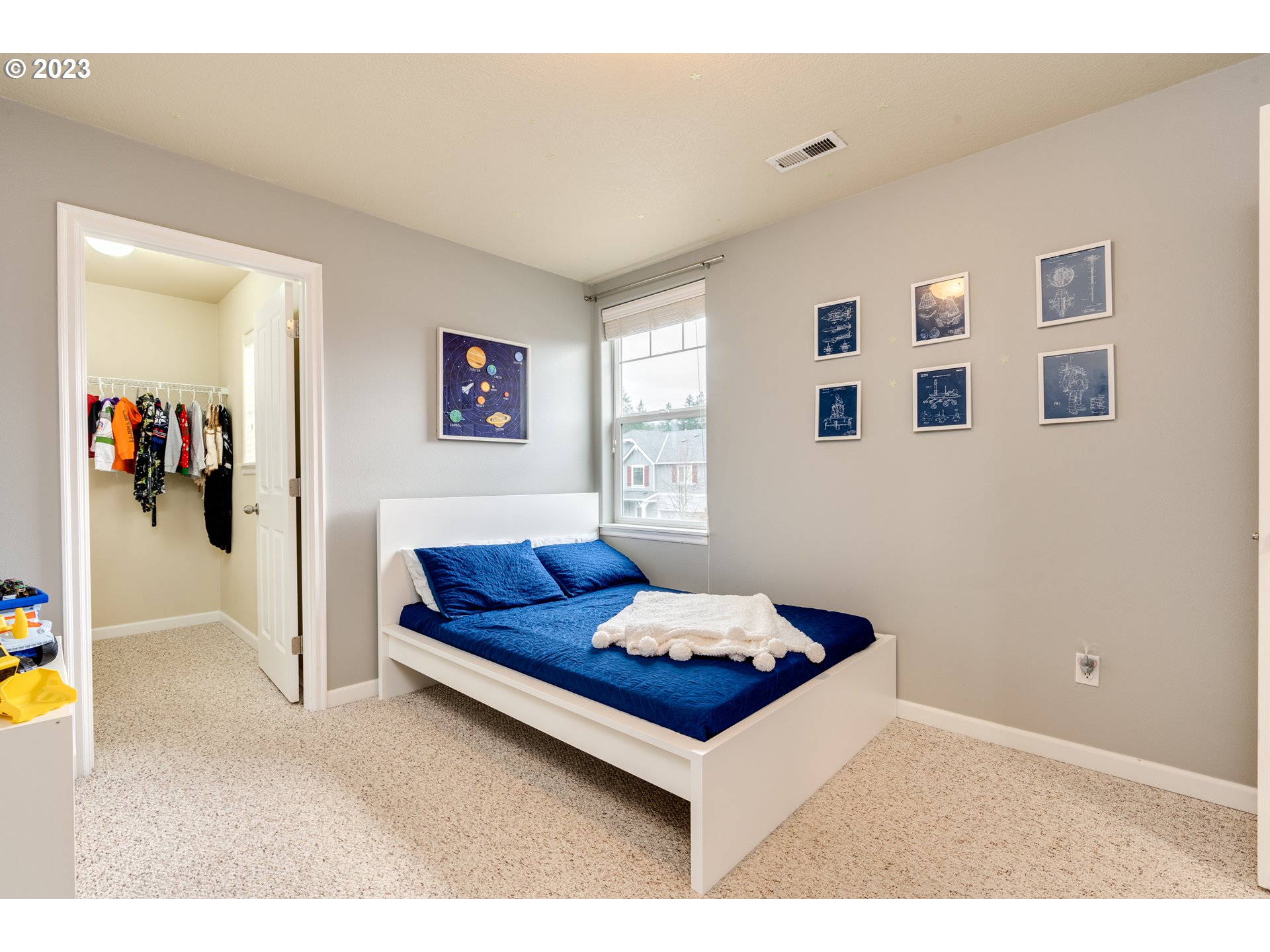 16270 Southeast Jasper Drive Damascus, OR 97089 - Photo 21 of 32 a living room with furniture and window