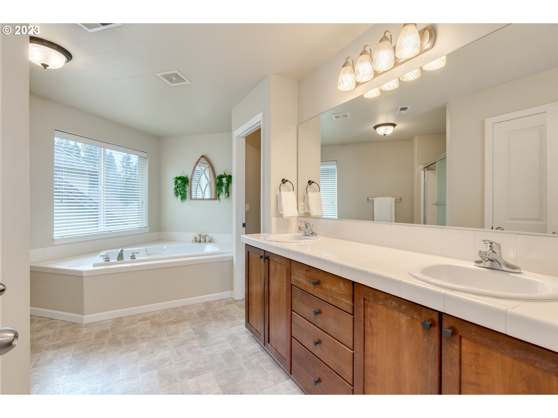 16270 Southeast Jasper Drive Damascus, OR 97089 - Photo 25 of 32 a spacious bathroom with a tub sink and mirror