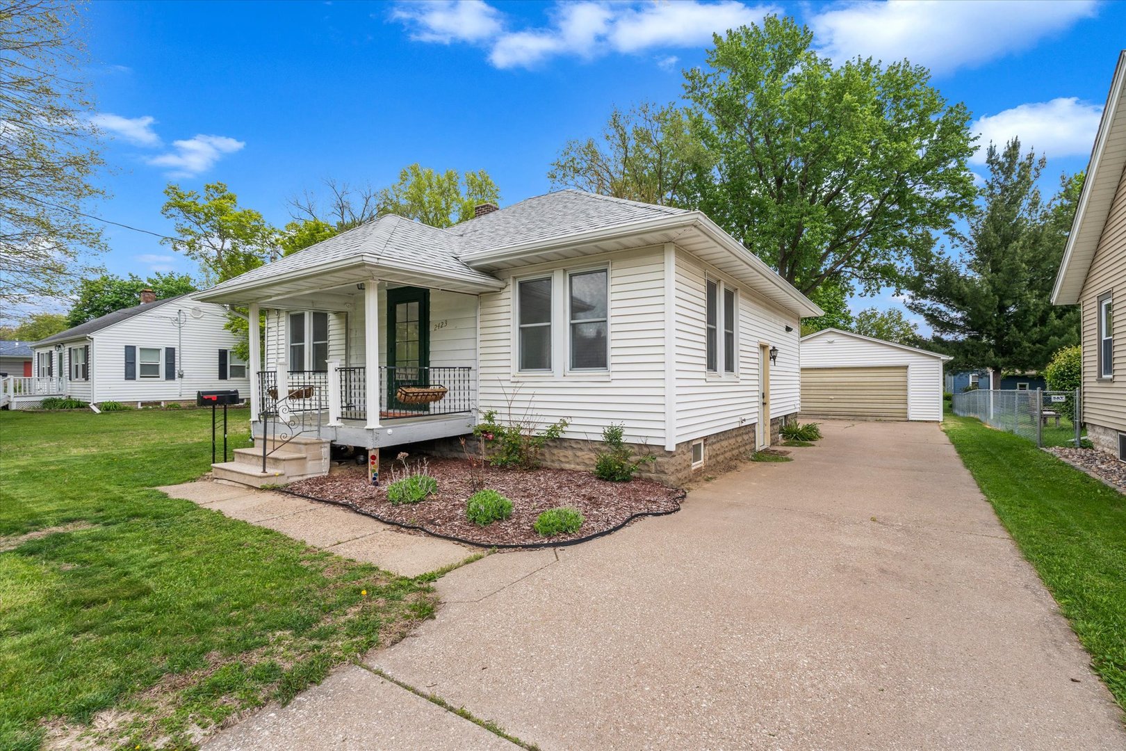 2423 29th Street Rock Island, IL 61201 - Photo 3 of 37