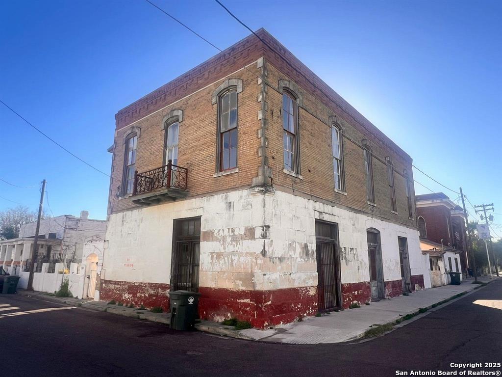 520 Davis Avenue, Unit B Laredo, TX 78040 - Photo 1 of 29 a large building with a street