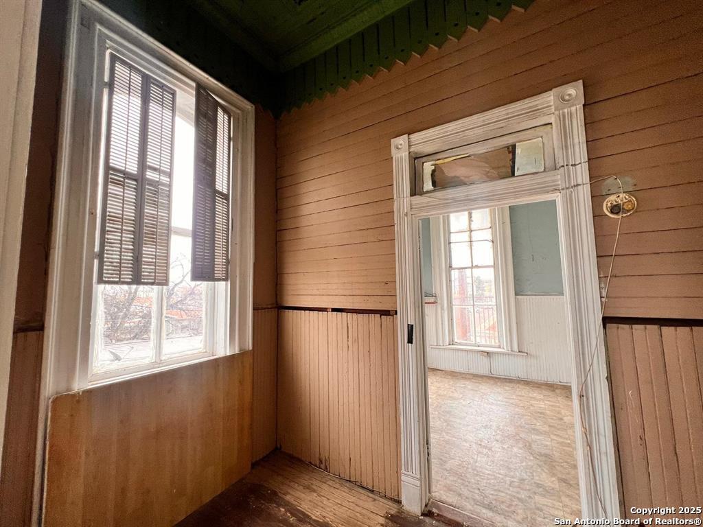 520 Davis Avenue, Unit B Laredo, TX 78040 - Photo 11 of 29 a view of front door