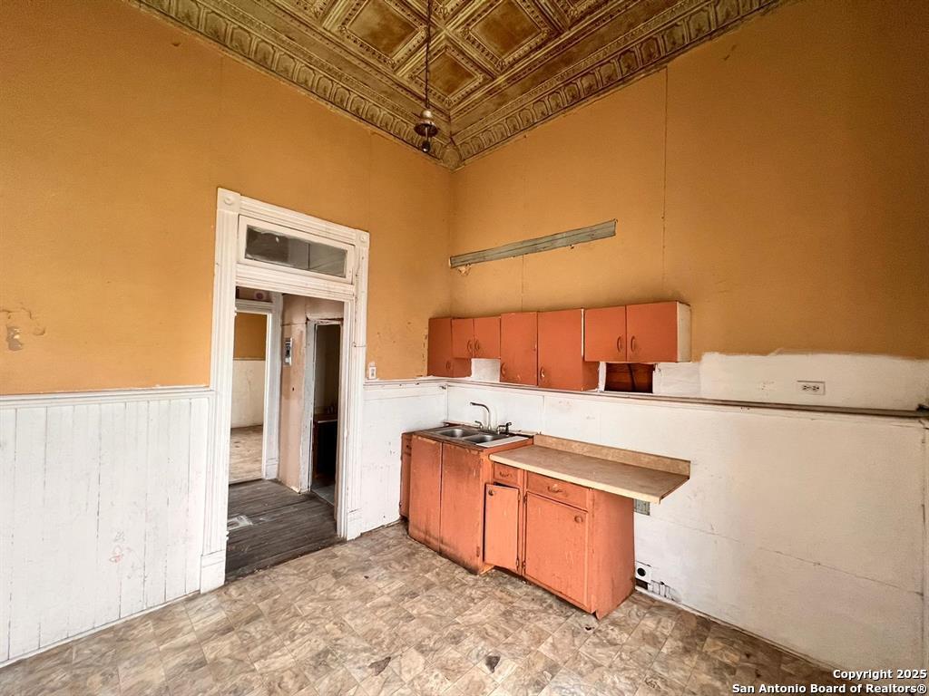 520 Davis Avenue, Unit B Laredo, TX 78040 - Photo 14 of 29 a kitchen with stainless steel appliances granite countertop a sink stove and refrigerator