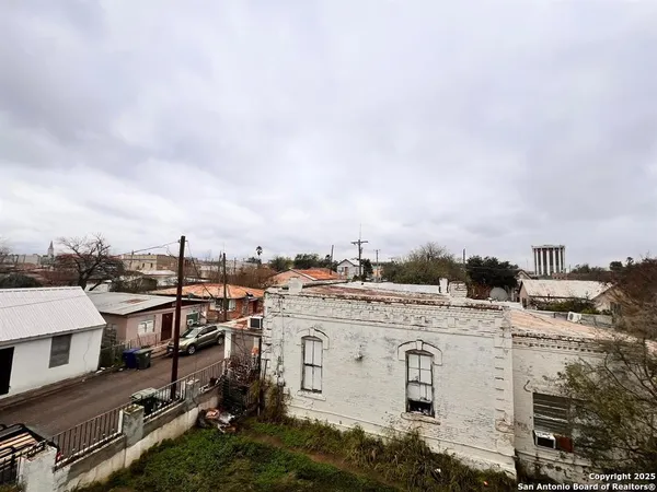 $600 | 520 Davis Avenue, Unit B, Laredo, TX 78040