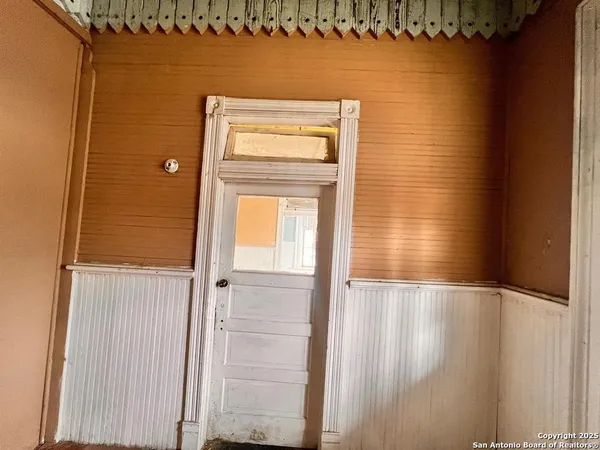 $600 | 520 Davis Avenue, Unit B, Laredo, TX 78040