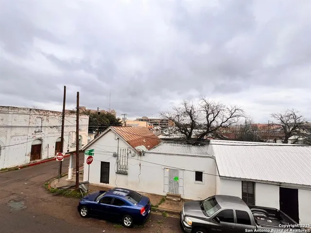 a car parked in front of a white house