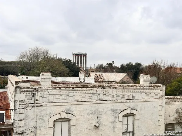 $600 | 520 Davis Avenue, Unit B, Laredo, TX 78040