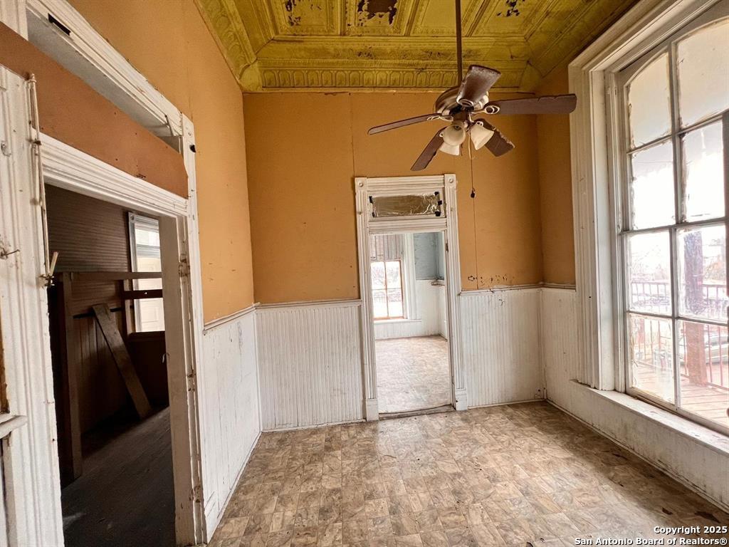 520 Davis Avenue, Unit B Laredo, TX 78040 - Photo 3 of 29 a view of a interior of the house