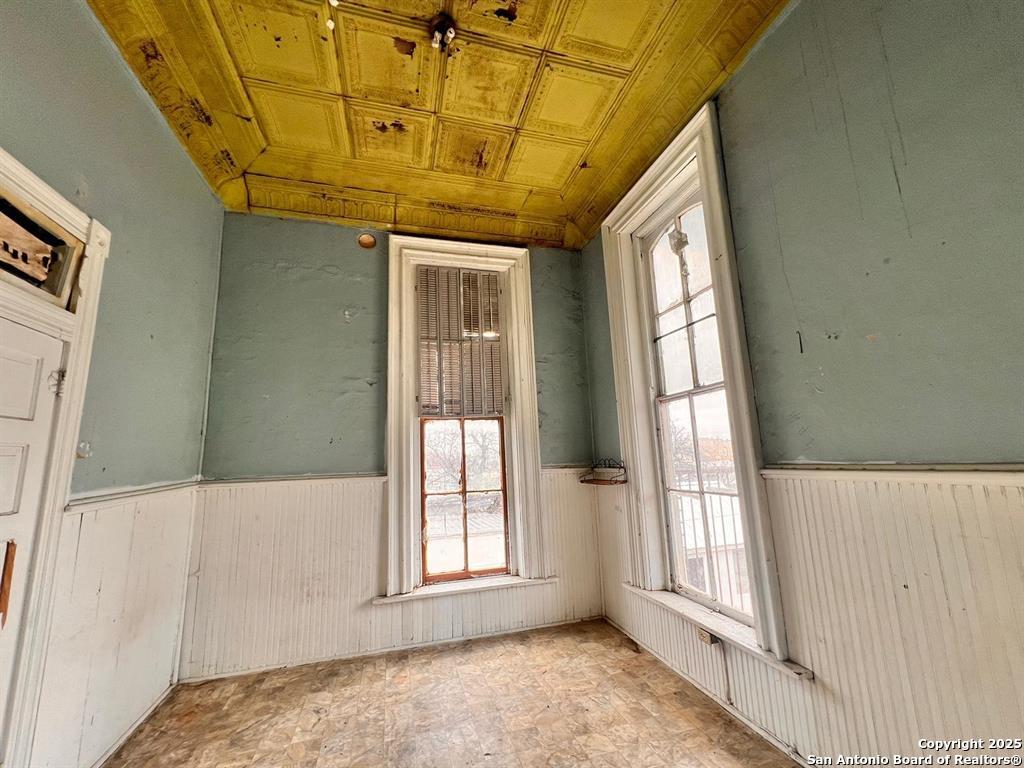 520 Davis Avenue, Unit B Laredo, TX 78040 - Photo 4 of 29 a view of an empty room