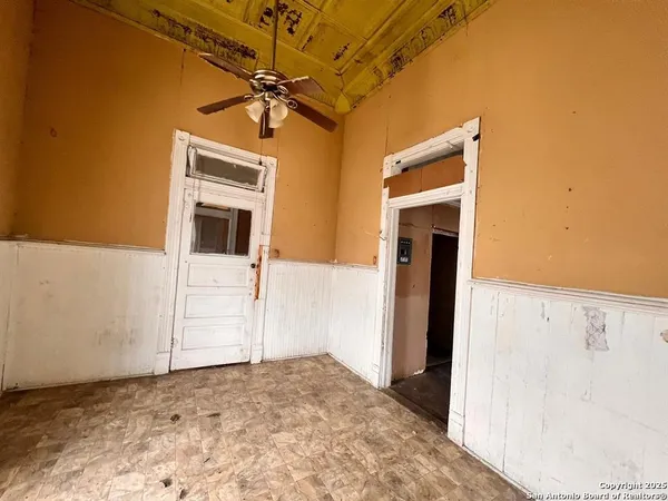 $600 | 520 Davis Avenue, Unit B, Laredo, TX 78040