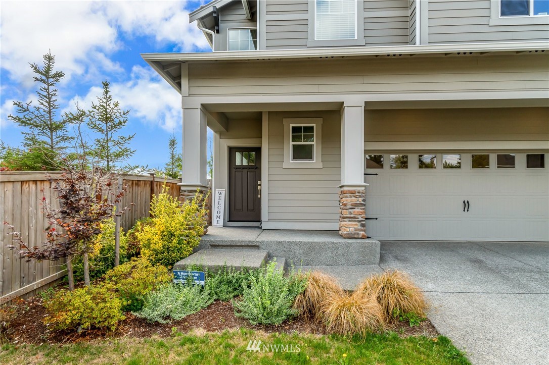 18533 139th Way Southeast Renton, WA 98058 - Photo 3 of 40 Gallery Image 3