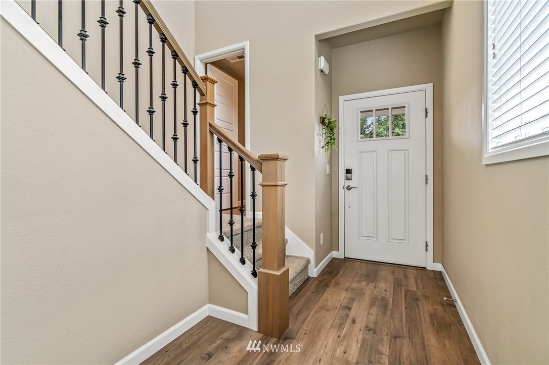 18533 139th Way Southeast Renton, WA 98058 - Photo 4 of 40 Gallery Image 4