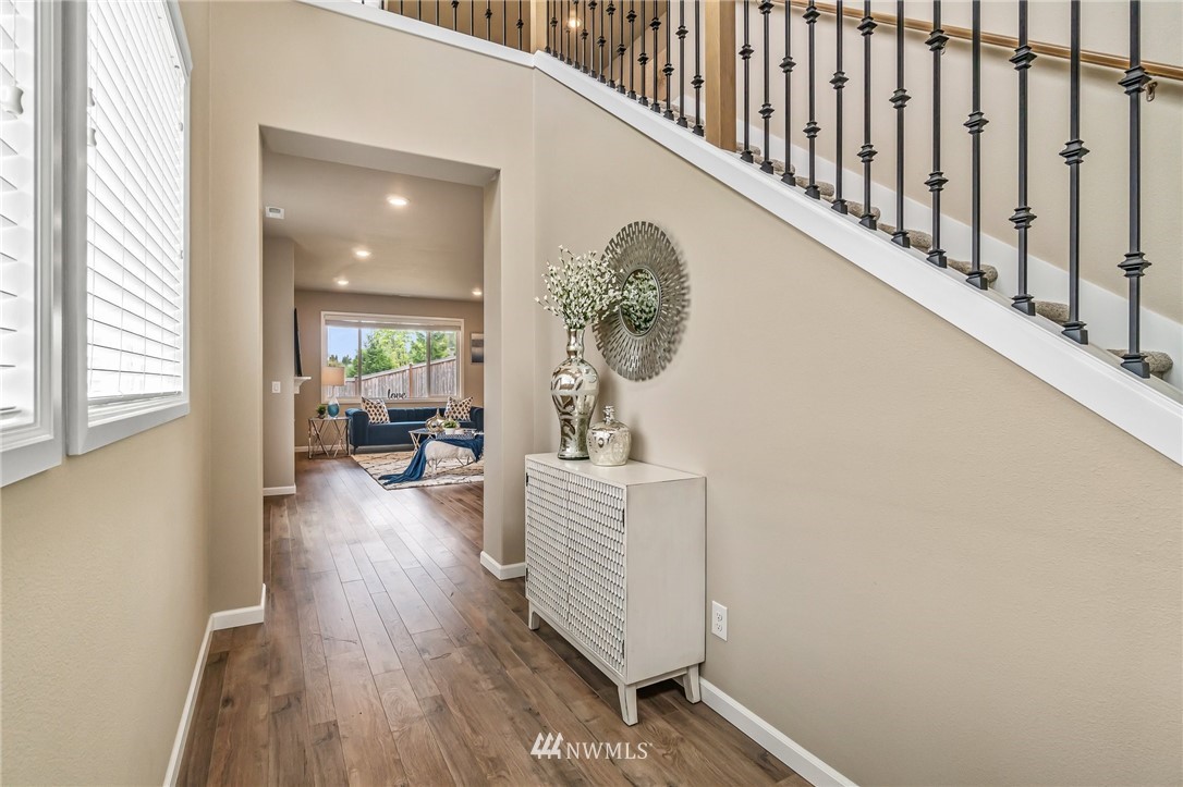 18533 139th Way Southeast Renton, WA 98058 - Photo 5 of 40 Gallery Image 5