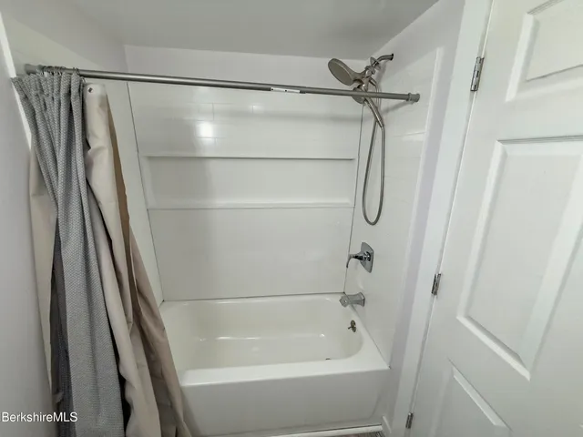 $179,900 | 10 Enterprise Street, Adams, MA 01220