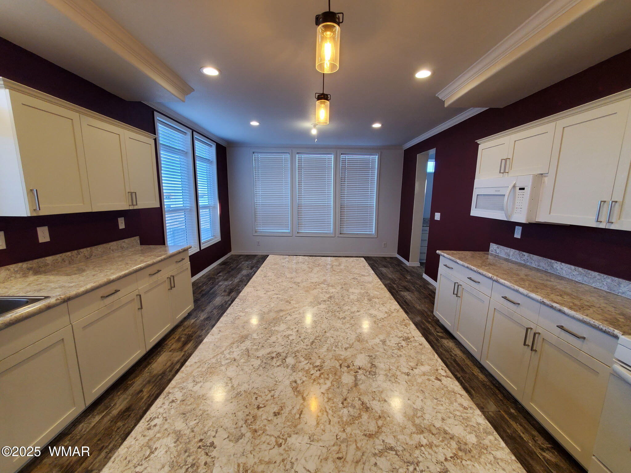 232 Savage Street Snowflake, AZ 85937 - Photo 14 of 40 Kitchen towards dining area