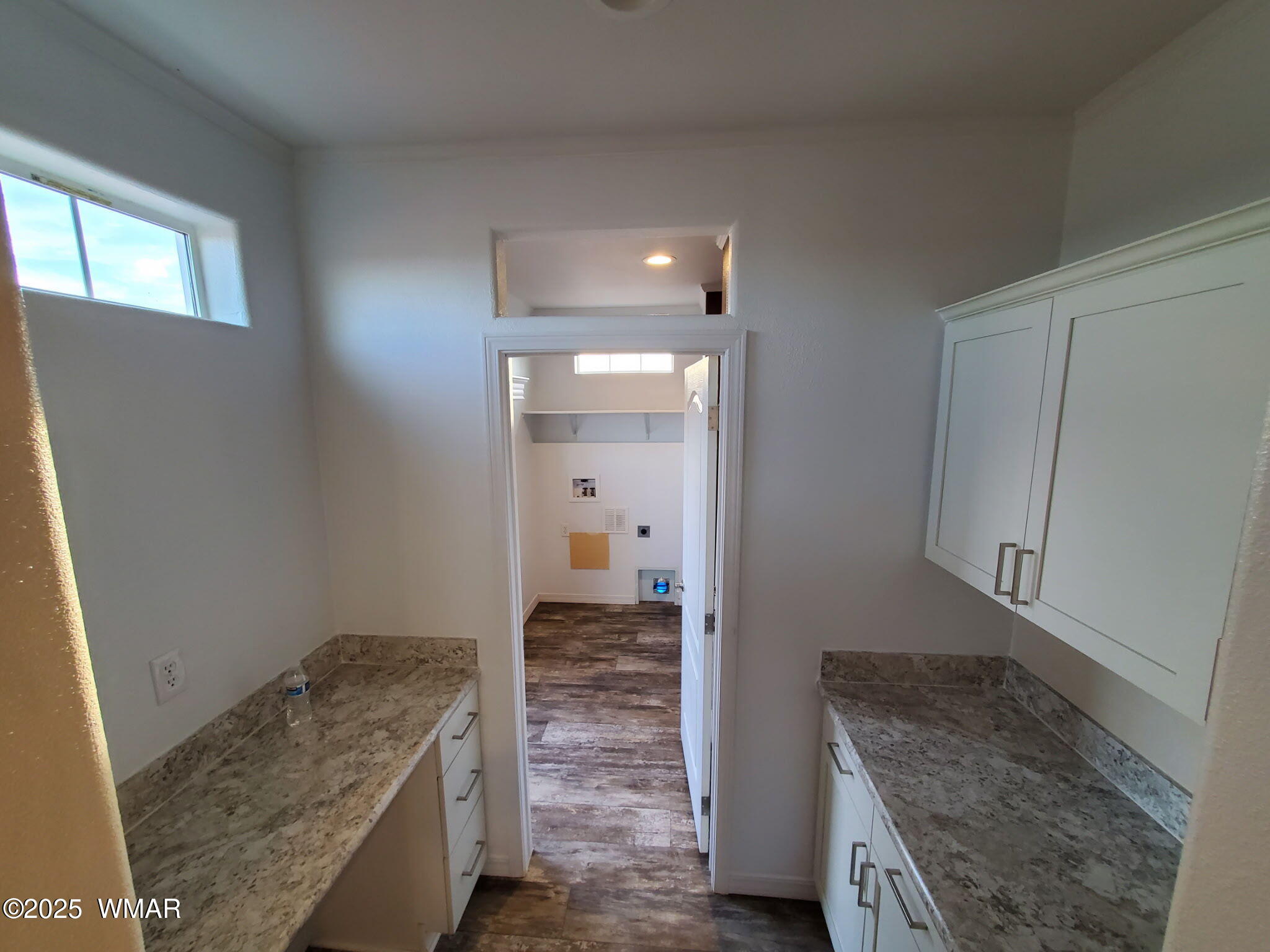232 Savage Street Snowflake, AZ 85937 - Photo 17 of 40 Pantry room towards laundry room