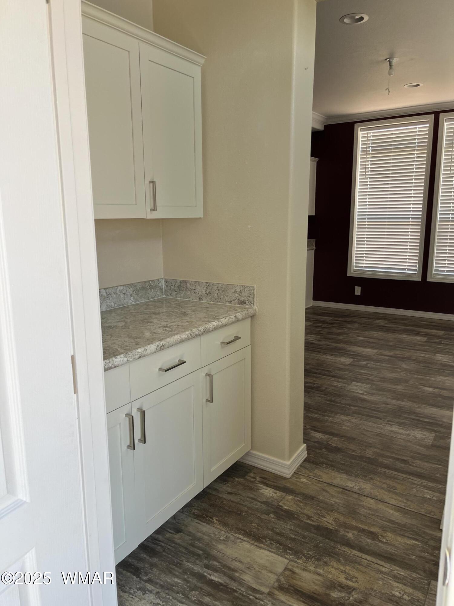 232 Savage Street Snowflake, AZ 85937 - Photo 31 of 40 pantry towards dining area
