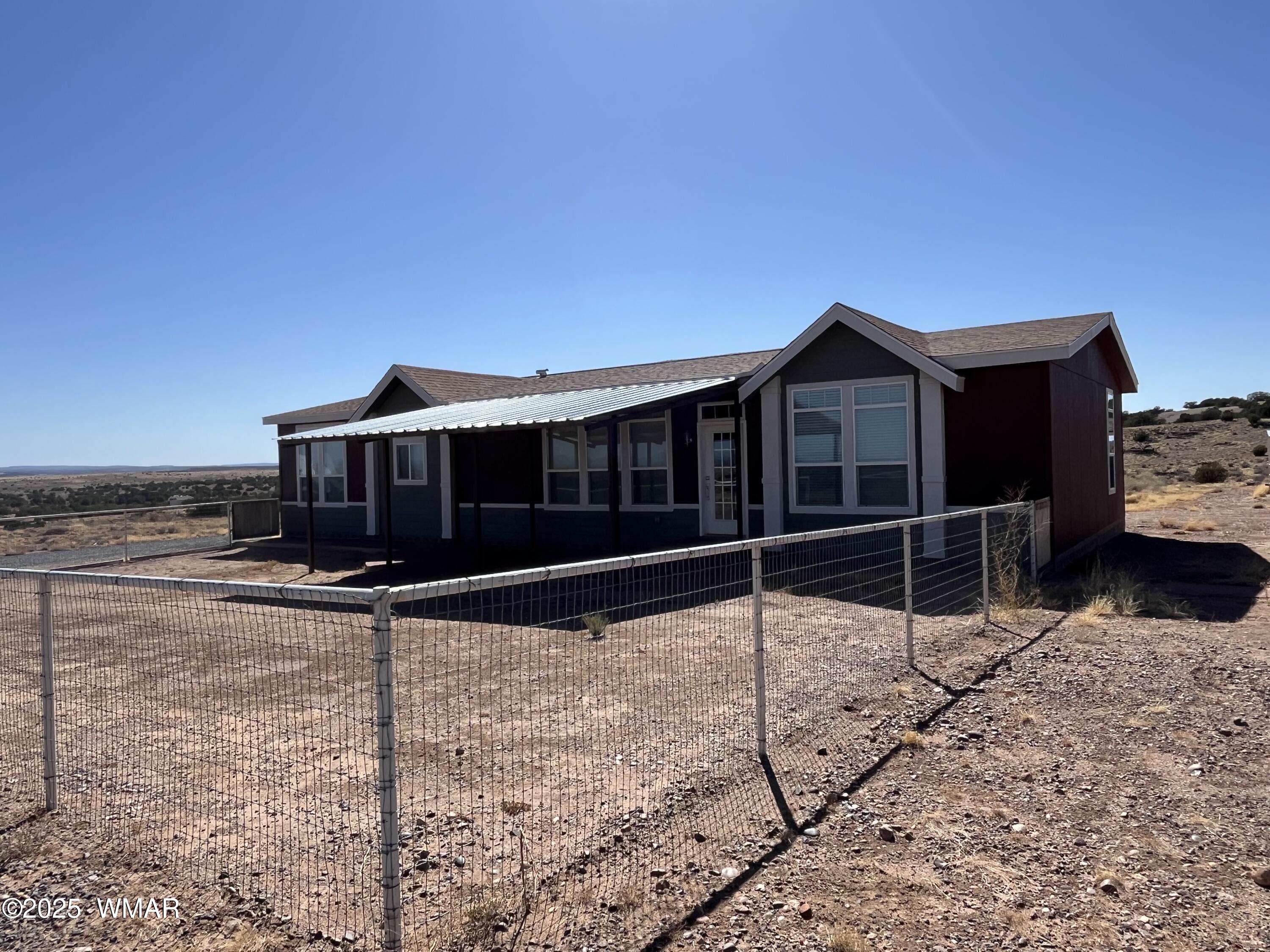232 Savage Street Snowflake, AZ 85937 - Photo 5 of 40 house to right side, enclosed chain link yard for small pets