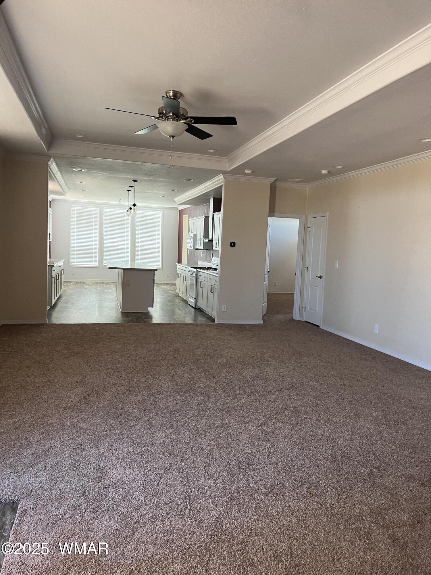 232 Savage Street Snowflake, AZ 85937 - Photo 10 of 40 family room towards kitchen
