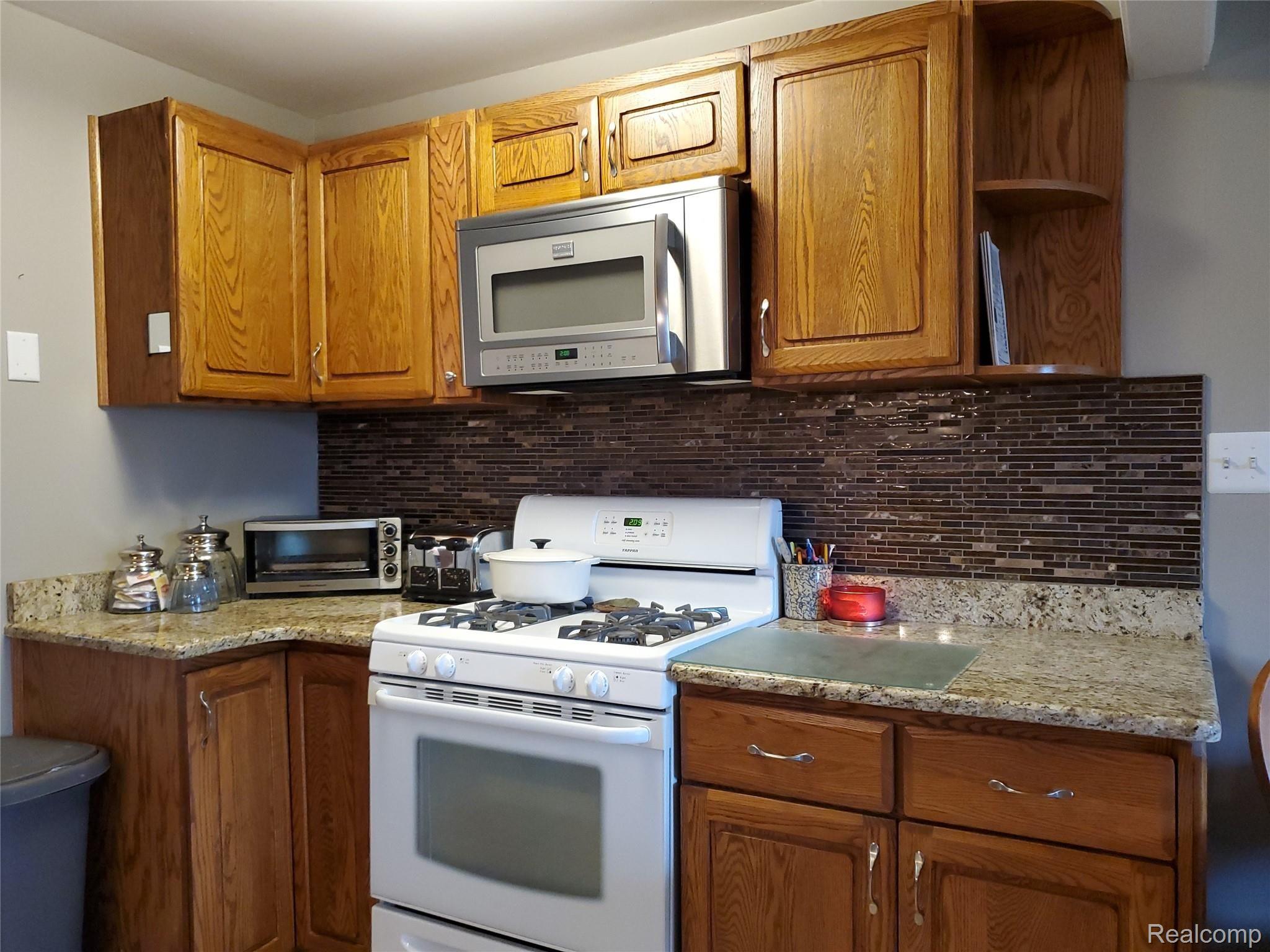 12523 Clinton River Road Sterling Heights, MI 48313 - Photo 26 of 31 20191027_140951.jpg