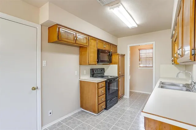 $1,850 | 2295 East Renfro Street, Burleson, TX 76028