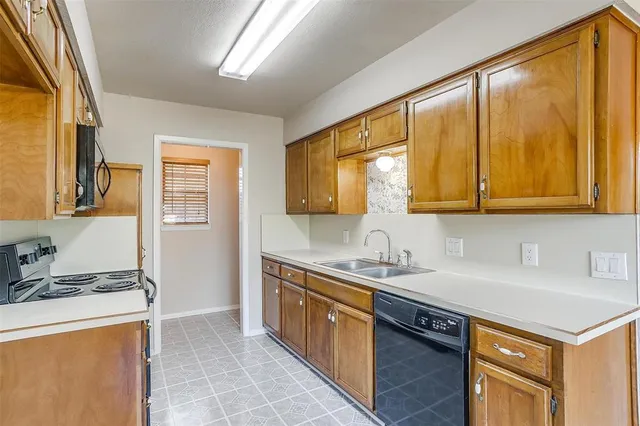 $1,850 | 2295 East Renfro Street, Burleson, TX 76028