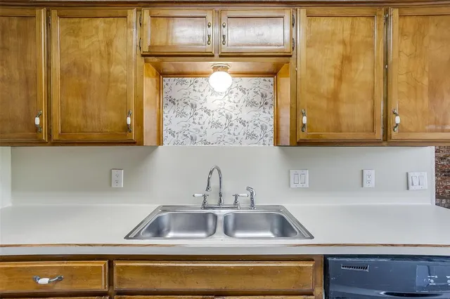 $1,850 | 2295 East Renfro Street, Burleson, TX 76028