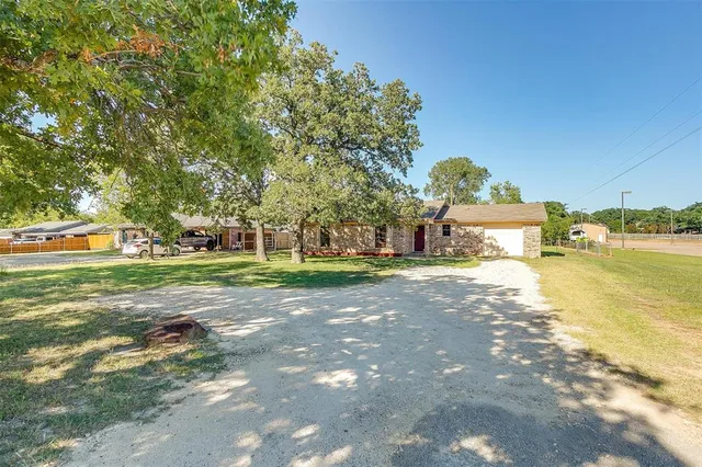 $1,850 | 2295 East Renfro Street, Burleson, TX 76028