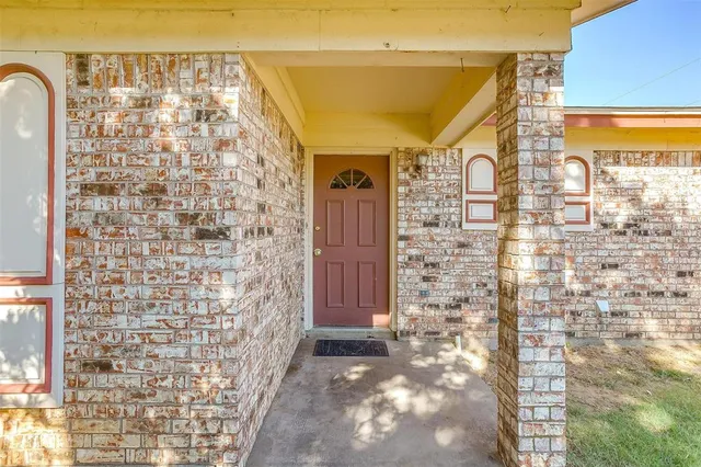 $1,850 | 2295 East Renfro Street, Burleson, TX 76028