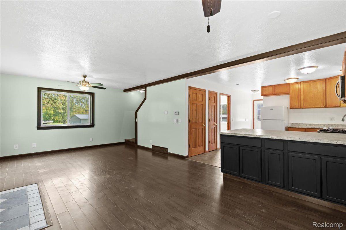 11747 Brimley Road Webberville, MI 48892 - Photo 4 of 30 Living Room