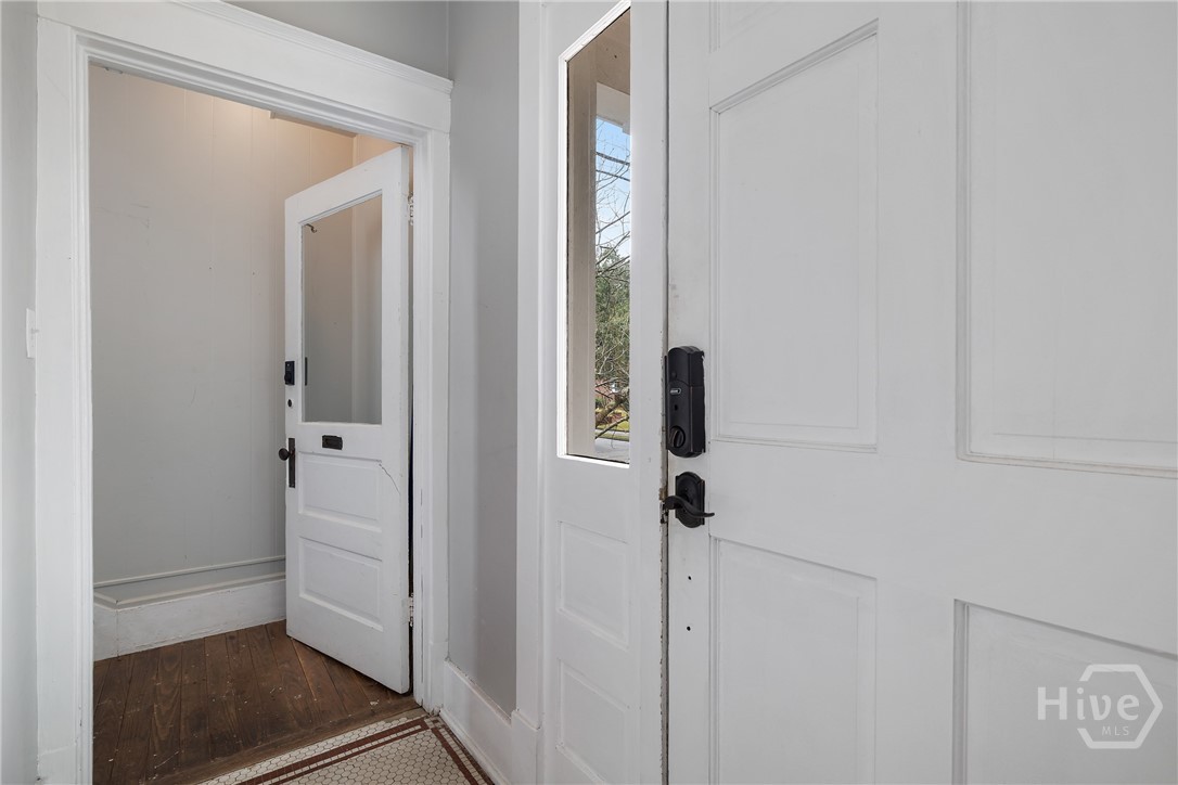 201 East 49th Street Savannah, GA 31405 - Photo 3 of 54