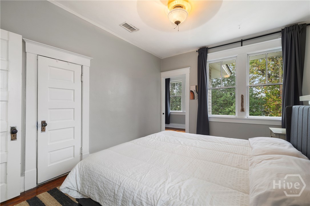 201 East 49th Street Savannah, GA 31405 - Photo 34 of 54