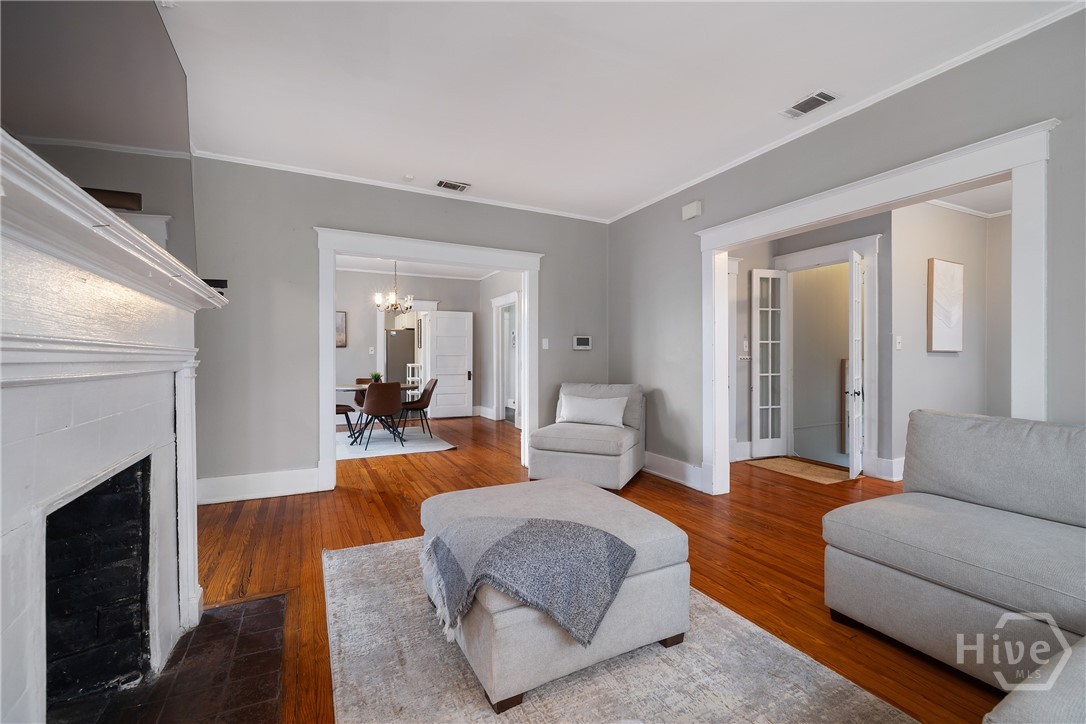 201 East 49th Street Savannah, GA 31405 - Photo 6 of 54