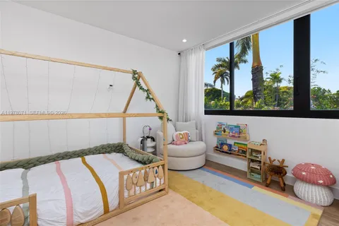 $6,595,000 | 5701 North Bay Road, Miami Beach, FL 33140