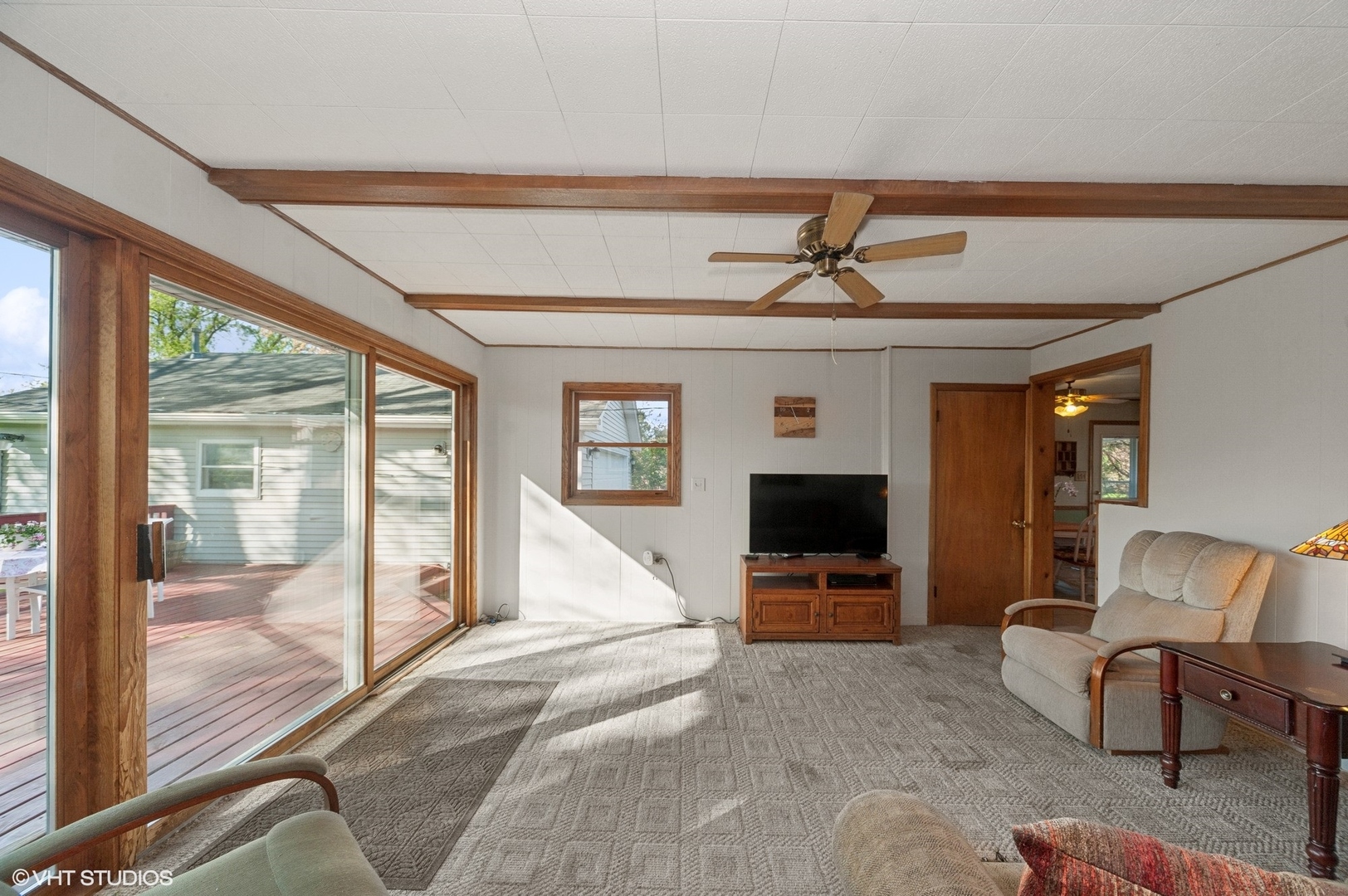 2305 Jay Lane Rolling Meadows, IL 60008 - Photo 7 of 18 a living room with furniture and a flat screen tv